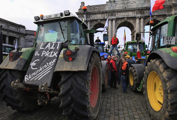 трактори на фермери - протест в Брюксел